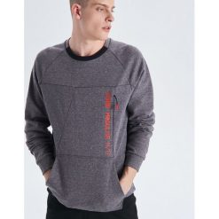 Bluza z kolekcji Modular - Jasny szary. Szare bluzy męskie Cropp, s, bez wzorów, bez kołnierzyka, bez rękawów, bez kaptura. W wyprzedaży za 69,99 zł.