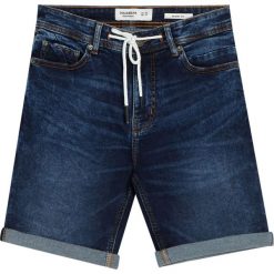 Jeansowe bermudy skinny fit. Czarne spodenki jeansowe męskie marki Pull&Bear, m. Za 89,90 zł.