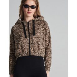 Bluza w leopardzie cętki - Wielobarwn. Szare bluzy damskie Sinsay, s, bez wzorów, bez rękawów, bez kaptura. Za 69,99 zł.