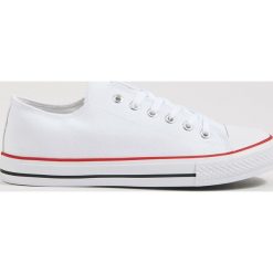 Wiązane trampki basic - Biały. Białe trampki i tenisówki damskie Sinsay, bez wzorów, bez zapięcia. Za 39,99 zł.