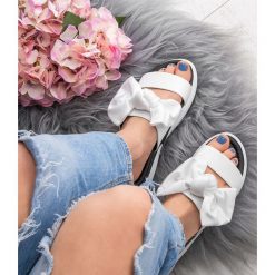 Klapki damskie Bello Star LC-708 Białe. Białe klapki damskie BELLO STAR, bez wzorów, z tkaniny, bez obcasa. Za 36,00 zł.