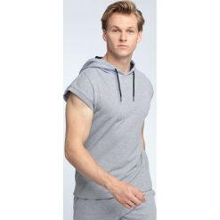 Bluza z krótkim rękawem męska TSM028 - chłodny jasny szary. Szare bluzy męskie 4f, m, bez wzorów, z bawełny, z kapturem, z krótkim rękawem, krótkie. W wyprzedaży za 69,99 zł.