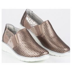 FILIPPO złote półbuty slip on odcienie żółtego i złota. Żółte półbuty damskie marki FILIPPO, bez wzorów, bez obcasa, bez zapięcia. Za 109,00 zł.