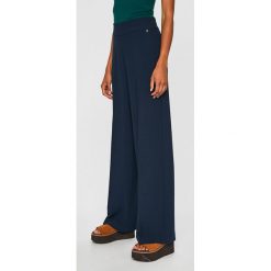 Pepe Jeans - Spodnie Pauline. Niebieskie spodnie damskie Pepe Jeans, s, z elastanu, z podwyższonym stanem. W wyprzedaży za 219,90 zł.
