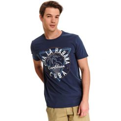 T-shirt krótki rękaw męski z nadrukiem, z printem. Niebieskie t-shirty męskie Top Secret, m, z nadrukiem, z bawełny, z okrągłym kołnierzem, krótkie. W wyprzedaży za 34,99 zł.