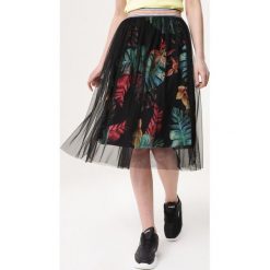 Czarna Spódnica Austere. Czarne spódniczki damskie Born2be, m, z aplikacjami, z dzianiny, midi, rozkloszowane. Za 69,99 zł.