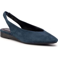 Sandały BETSY - 907011/01-01 Dark Blue. Niebieskie klapki damskie Betsy, bez wzorów, ze skóry, bez obcasa, na obcasie. W wyprzedaży za 109,00 zł.