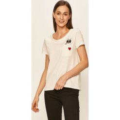 Jacqueline de Yong - T-shirt. Białe bluzki damskie Jacqueline de Yong, s, z aplikacjami, z bawełny, casualowe, z okrągłym kołnierzem, z krótkim rękawem. W wyprzedaży za 49,90 zł.