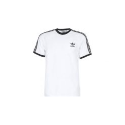 T-shirty z krótkim rękawem adidas 3 STRIPES TEE. Białe t-shirty męskie Adidas, xl, bez wzorów, bez kołnierzyka, krótkie. Za 116,10 zł.