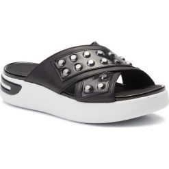 Klapki GEOX - D Ottaya Sand D D92CMD 08554 C9999 Black. Czarne klapki damskie Geox, z aplikacjami, ze skóry ekologicznej, bez obcasa. W wyprzedaży za 339,00 zł.