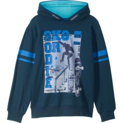 Bluza z kapturem bonprix ciemnoniebieski z nadrukiem. Niebieskie bluzy chłopięce bonprix, w paski, sportowe, bez rękawów, z kapturem. Za 54,99 zł.