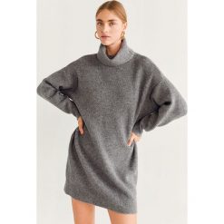Mango - Sukienka Robert. Szare sukienki damskie Mango, na co dzień, s, bez wzorów, z elastanu, casualowe, z golfem, z długim rękawem, długie, mini, proste. Za 139,90 zł.