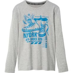 Shirt z długim rękawem bonprix jasnoszary melanż z nadrukiem. Szare koszule chłopięce bonprix, z nadrukiem, bez kołnierzyka, z długim rękawem, długie. Za 24,99 zł.