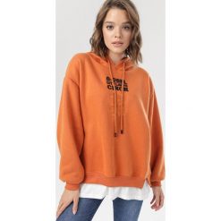 Camelowa Bluza Corealora. Brązowe bluzy damskie Born2be, s, bez wzorów, bez rękawów, z kapturem. Za 89,99 zł.
