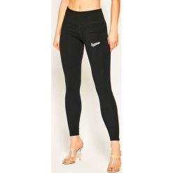 Legginsy Converse Nova Legging 10019466-A01. Czarne spodnie damskie Converse, xs, bez wzorów, z elastanu. W wyprzedaży za 99,00 zł.