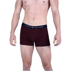 Tommy Hilfiger Bokserki Męskie Cotton Icon Trunk Geo Folk Tango Red Um0Um00923-611 (Rozmiar M). Czerwone bokserki męskie marki TOMMY HILFIGER, bez wzorów. W wyprzedaży za 102,00 zł.