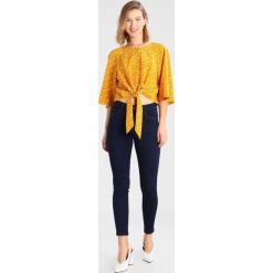 Bluzki damskie: Miss Selfridge TIE FRONT TEE Bluzka ochre