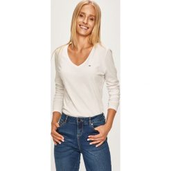 Tommy Jeans - Longsleeve. Czarne bluzki damskie Tommy Jeans, s, bez wzorów, z bawełny, bez kołnierzyka. Za 169,90 zł.