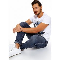 T-shirty męskie: T-SHIRT MĘSKI Z NADRUKIEM