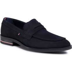 Półbuty TOMMY HILFIGER - Signature Hilfiger Suede Lqafer FM0FM02724 Desert Sky DW5. Niebieskie półbuty męskie TOMMY HILFIGER, na co dzień, bez wzorów, ze skóry, klasyczne, bez zapięcia. W wyprzedaży za 519,00 zł.