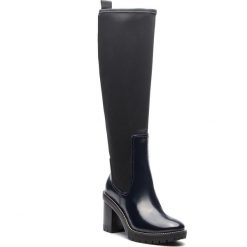 Kozaki TORY BURCH - Preston 95mm Lug Sole Boot 49621 Petrol Blue/Perfect Black 453. Niebieskie kozaki damskie Tory Burch, ze skóry, bez obcasa, na obcasie, bez zapięcia. W wyprzedaży za 1289,00 zł.