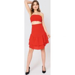 NA-KD Boho Spódnica z falbanką i marszczeniem - Red. Czerwone spódniczki damskie marki NA-KD Boho, bez wzorów, boho, midi. W wyprzedaży za 20,47 zł.