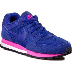 Buty NIKE - Md Runner 2 749869 446 Dp Ryl Bl/Dp Ryl Bl/Pnk Fl/Whi. Niebieskie półbuty damskie Nike, bez wzorów, ze skóry, bez obcasa, na płaskiej podeszwie, na sznurówki. W wyprzedaży za 219,00 zł.