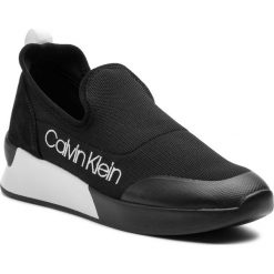 Sneakersy CALVIN KLEIN - Que E4451 Black. Czarne półbuty damskie Calvin Klein, na co dzień, bez wzorów, z zamszu, bez obcasa, bez zapięcia. W wyprzedaży za 369,00 zł.
