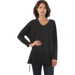Sweter w kolorze czarnym. Czarne bez kategorii L'étoile du cachemire, z kaszmiru, ze sznurowanym dekoltem. W wyprzedaży za 129,95 zł.