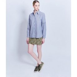Bluzka w kolorze niebiesko-białym. Niebieskie bluzki damskie Cacharel, w paski, z bawełny, klasyczne. W wyprzedaży za 249,95 zł.
