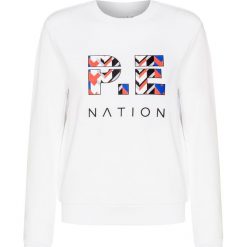Bluza P.E NATION TRI-BALL HITE. Białe bluzy damskie Pe Nation, z nadrukiem, z bawełny, bez rękawów, bez kaptura. W wyprzedaży za 497,00 zł.