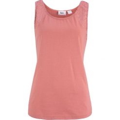 Top shirtowy z koronką bonprix dymny brzoskwiniowy. Różowe bluzki damskie bonprix, w koronkowe wzory, z koronki, bez kołnierzyka. Za 34,99 zł.