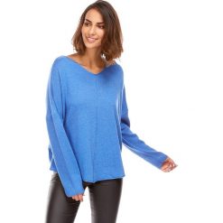 Sweter w kolorze niebieskim. Niebieskie swetry damskie L'étoile du cachemire, bez wzorów, z kaszmiru, klasyczne, bez rękawów, bez kaptura. W wyprzedaży za 109,95 zł.