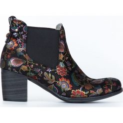 Sztyblety na obcasie - skóra naturalna - model 455 - kolor czarne liście. Czarne botki damskie Zapato, na zimę, ze skóry, klasyczne, na wysokim obcasie, na obcasie, bez zapięcia. W wyprzedaży za 319,20 zł.