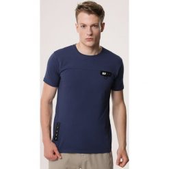 Granatowa Koszulka Get Loud. Niebieskie koszulki męskie Born2be, xxl, bez wzorów, bez kołnierzyka, bez rękawów. Za 39,99 zł.