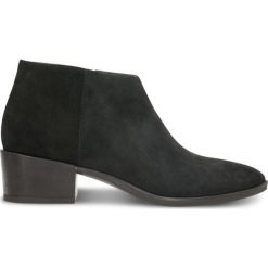 Botki MITO. Czarne botki damskie Gino Rossi, ze skóry, eleganckie, ze szpiczastym noskiem, bez obcasa, na obcasie, bez zapięcia. Za 299,90 zł.