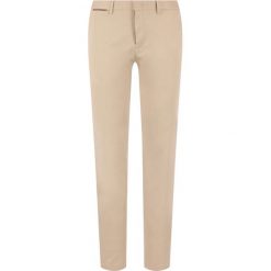 Spodnie materiałowe TOMMY HILFIGER Denton Chino Summer Twill Flex MW0MW13299. Szare jeansy męskie TOMMY HILFIGER, m, bez wzorów. W wyprzedaży za 379,00 zł.