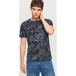 T-shirt z nadrukiem z czaszkami - Granatowy. Niebieskie t-shirty męskie z nadrukiem marki House, l. Za 39,99 zł.