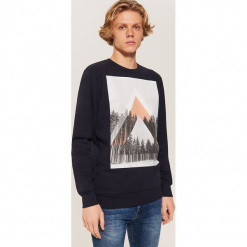 Bluza z fotonadrukiem - Granatowy. Niebieskie bejsbolówki męskie House, l. Za 79,99 zł.