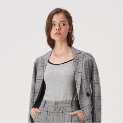 Bawełniany top z koronką - Jasny szary. Szare topy damskie Sinsay, s, w koronkowe wzory, z bawełny, bez kołnierzyka. Za 14,99 zł.