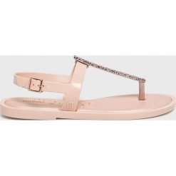 Melissa - Sandały. Różowe klapki damskie Melissa, bez wzorów, z materiału, bez obcasa, na szpilce. Za 279,90 zł.
