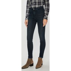 Wrangler - Jeansy Body Bespoke Dusty Bite. Niebieskie jeansy damskie skinny marki Wrangler, z elastanu, z podwyższonym stanem. W wyprzedaży za 229,90 zł.