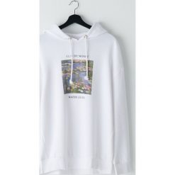 Bluza oversize z nadrukiem -. Bluzy damskie Cropp, s, z nadrukiem, bez rękawów, bez kaptura. Za 119,99 zł.