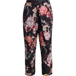DAY Birger et Mikkelsen FEMINA Spodnie materiałowe black. Czarne spodnie damskie marki DAY Birger et Mikkelsen, z wiskozy. W wyprzedaży za 484,50 zł.