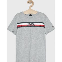 Tommy Hilfiger - T-shirt dziecięcy 128-176 cm. Czerwone t-shirty chłopięce TOMMY HILFIGER, z nadrukiem, z bawełny, bez rękawów. W wyprzedaży za 119,90 zł.