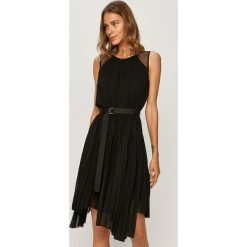Calvin Klein Jeans - Sukienka. Czarne sukienki damskie Calvin Klein Jeans, na co dzień, s, w paski, z elastanu, casualowe, z okrągłym kołnierzem, bez rękawów, mini, rozkloszowane. Za 699,90 zł.