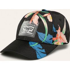 Levi's - Czapka. Czarne czapki damskie Levi's®, bez wzorów, z poliesteru. W wyprzedaży za 79,90 zł.