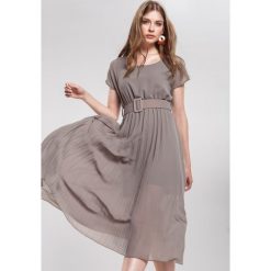 Khaki Sukienka Mindful. Brązowe sukienki damskie other, s, bez wzorów, eleganckie, bez kołnierzyka, bez rękawów, maxi. Za 109,99 zł.