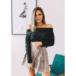 Bluzka Alana black. Czarne bluzki damskie Fanaberia.com, bez wzorów, klasyczne, z klasycznym kołnierzykiem, bez rękawów. Za 59,00 zł.
