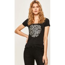 Pepe Jeans - T-shirt Blair. Czarne bluzki damskie Pepe Jeans, s, z aplikacjami, z elastanu, z okrągłym kołnierzem. W wyprzedaży za 129,90 zł.